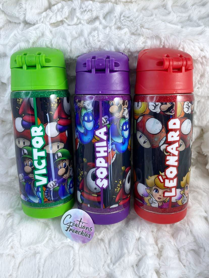 Tasses et bouteilles avec motif